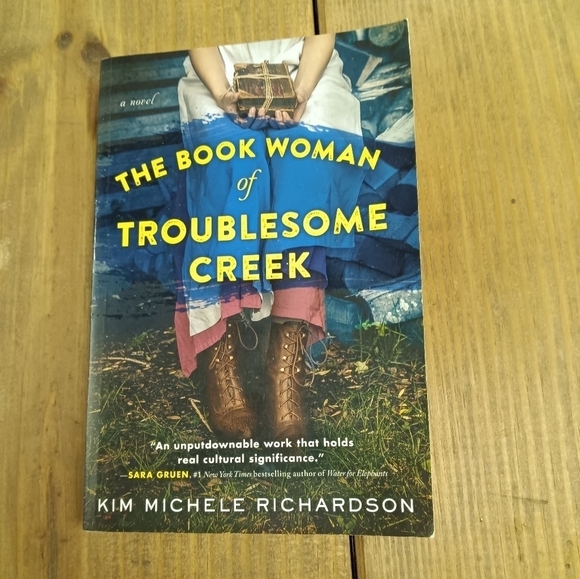 The Book Woman of Troublesome Creek by Kim Michele Richardson - Picture 1 of 1